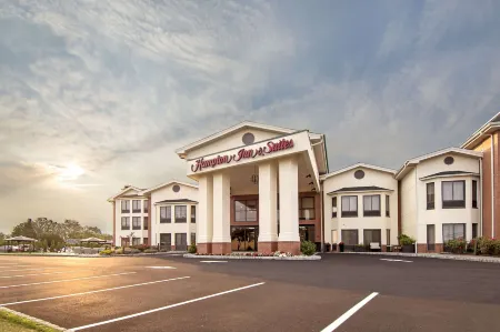 Hampton Inn & Suites Fairfield Отели рядом с достопримечательностью «Crown Plaza»