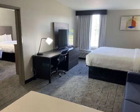 Days Inn & Suites by Wyndham Tahlequah Hotels in Cherokee County