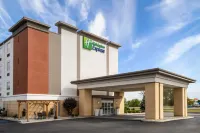 Holiday Inn Express TOLEDO NORTH by IHG - parking