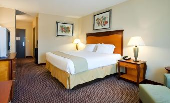 Holiday Inn Express & Suites Birmingham - Inverness 280