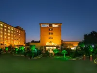 Hotel Clarks Shiraz Hotels in Agra