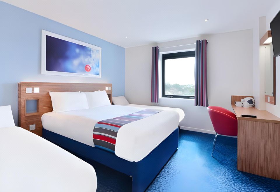 Travelodge Pembroke Dock - Housity
