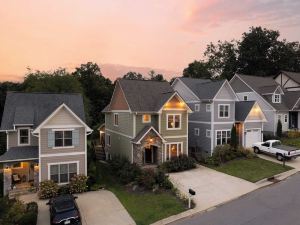 Sweetgum by AvantStay Black Mountain Retreat w Covered Deck