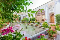 Isfahan Traditional Hotel Hotels near فروشگاه شبکه پرداز