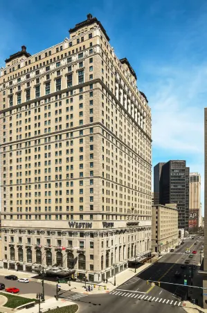 The Westin Book Cadillac Detroit Отели рядом с достопримечательностью «Joe Louis Monument»