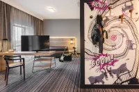 Moxy Poznan Airport Hotel in zona Deluxury.pl