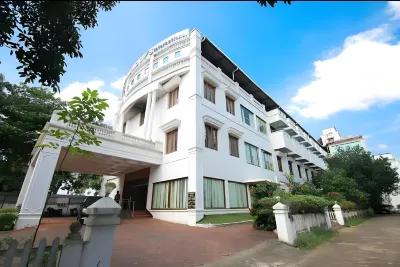 Hotel Meadows International Hotels in Kizhake Chalakudi