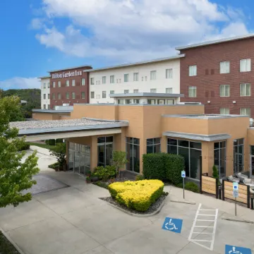 Hilton Garden Inn Fort Worth Medical Center Отели рядом с достопримечательностью «Fort Worth Herd Longhorn Cattle Drive»