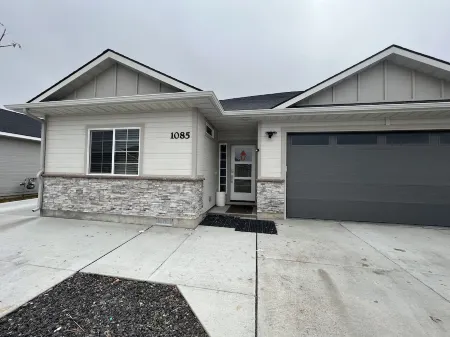 The Jolly Rancher, King beds, Luxury Furnishings, Great Reviews!