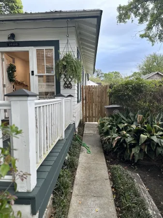 Charming Historic Midtown Home Отели в г. Мобил