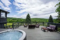 Charming 9br / 8.5 bath, Sleeps 19, WiFi, Fitness Room w/ Beautiful Views!
