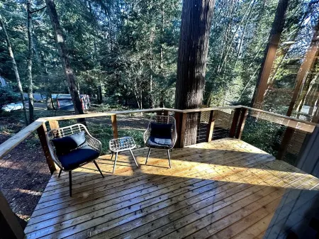 Walking distance to beautiful and historic Indianola beach and pier