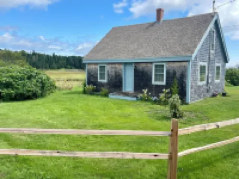 Charming Newly-Renovated Waterfront Cottage in Lubec