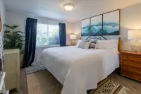 Riverfront, Hot Tub, SUP & Kayak, short walk to beach, fire pit, full office