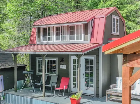 Tiny Home A, just steps from Mt. Rainer Nat. Park w/firepit.