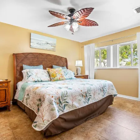 Naples Retreat, Game Room + Pool, Table & Darts, Fenced Yard, Pet Friendly