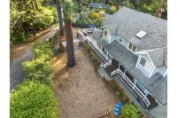 The Bluebird's Burrow~ EV Charging/ Hot Tub/ Firepit/ Game Room