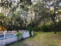 PRIVATE, RELAXING , AND A UNIQUE HOME EXPERIENCE Hotele w: Helotes