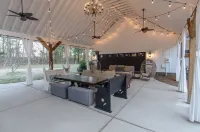 Huge Charlotte Farmhouse Villa 25 minutes from downtown!
