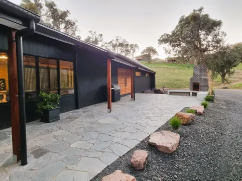 Superb 3 bedroom villa overlooking dam and close to lake. Hotels in Mansfield