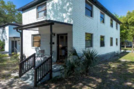 Remodeled house in San Marco steps from San Marco Square and Riverwalk Hotels near Cummer Museum of Art & Gardens