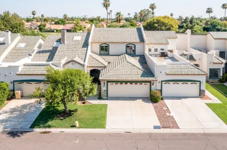 Awesome 3 bedroom on the 1st Green of Arrowhead Golf Club Отели рядом с достопримечательностью «The Legend at Arrowhead»