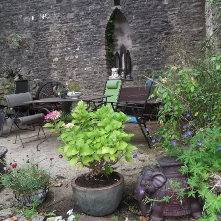 Private Annex to Manor Sleeps 6
