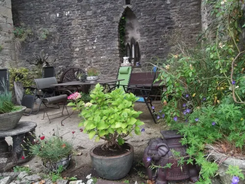Private Annex to Manor Sleeps 6