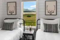 Paradise Valley-Mountain Escape Hotels near Chico Hot Springs