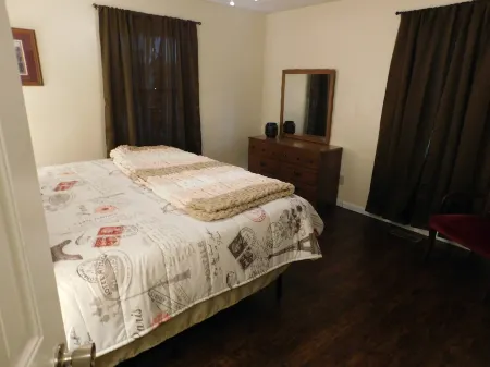 Bow Wow/Meow! Fenced Yard--5 min to Downtown Peoria