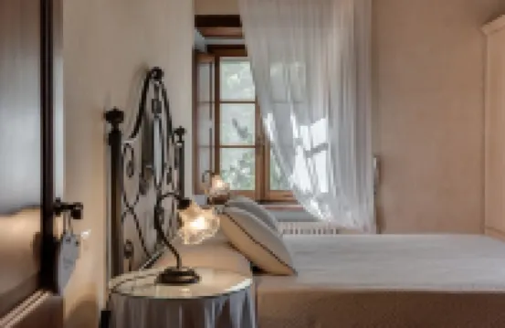 Apartment overlooking the Sienese hills, swimming pool and free wi-fi