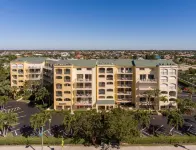 Steps to the Beach - Nicely updated condo - JW Alternative