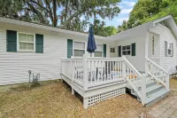 Cozy Downtown Boho Retreat - Sleeps 10!