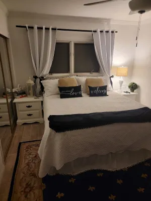 Beautiful spacious Suite guest house Hotels near Outlets at Tejon