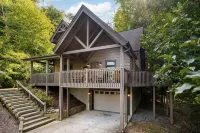5 STAR accessible cabin, family friendly, pet friendly, long views, NEW hot tub