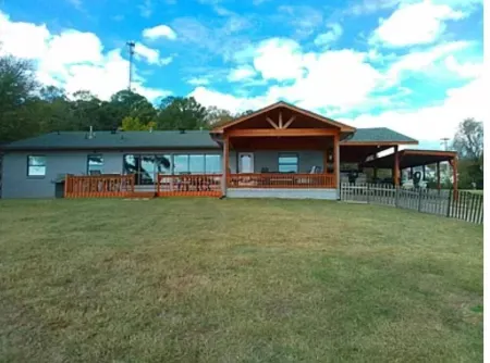 Beautiful lakefront home new to market