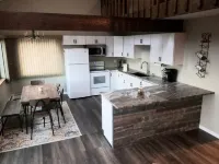 Beautiful Condo With Mountain Views Hotels in Wildernest