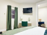 The Cardinal A / King 1BD/1BA Studio Apt