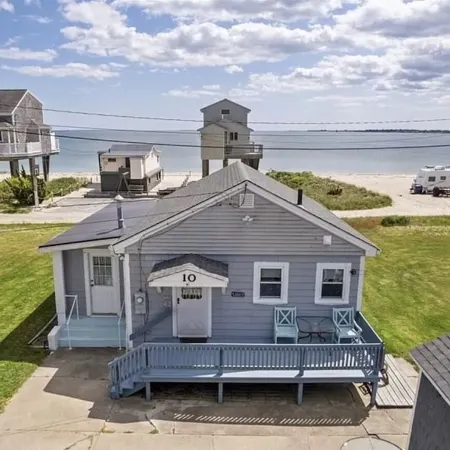 Beach Lovers Paradise!  Cozy 3 bedroom home steps from the beach.