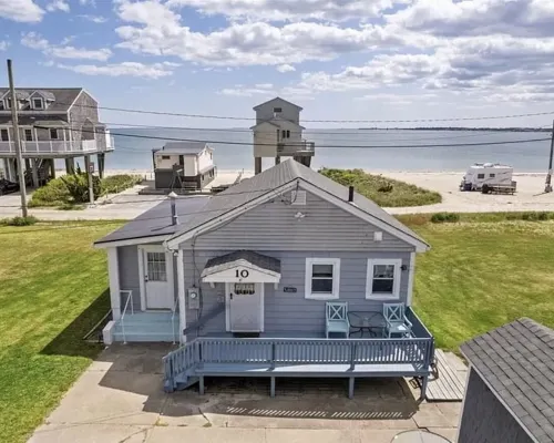 Beach Lovers Paradise!  Cozy 3 bedroom home steps from the beach. Hotels in Fairhaven