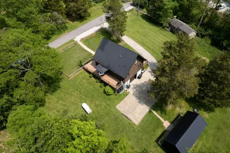 Cozy, family friendly country Side Cabin 15 Min to the Ark Encounter w/fire pit