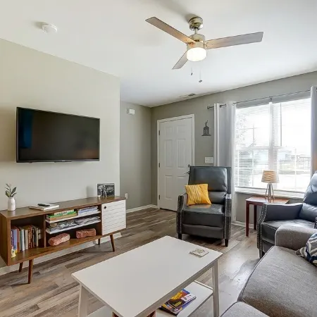 ChampionHill - Pick & Roll into Spooky Nook 2Bd Townhome with Off Street Parking Отели в г. Гамильтон