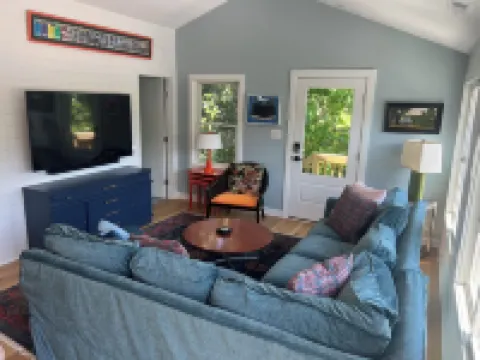 Beautiful Apt 2 1/2 Blocks to Beach, Close to Downtown