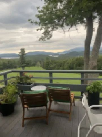 Fall Foliage! Jaw-Dropping Views. Gorgeous 4-Bed by Hiking Trails + the Lake