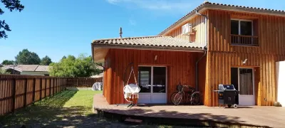 Pretty new house on the edge of a forest with its own private SPA, 7 minutes from the beach! Hotels near Camping Embruns