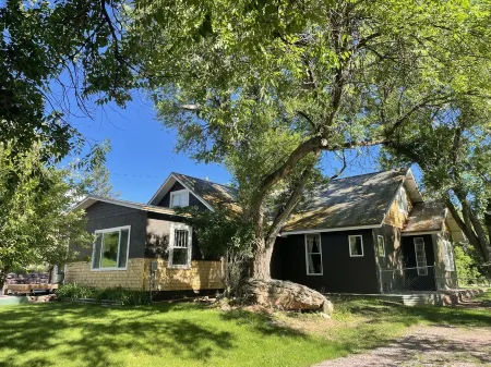 Experience historic Hot Springs from this quiet, unique gem. Отели рядом с достопримечательностью «Black Hills Putt 4 Fun»