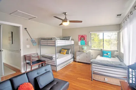 Recharge Retreat and Spa Near Yosemite Отели рядом с достопримечательностью «Groveland Yosemite Gateway Museum»