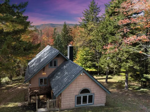 Hot Tub, Theater & Game Rooms, Fire Pit, 1 Mile to Mount Snow, Nearby Moover Bus