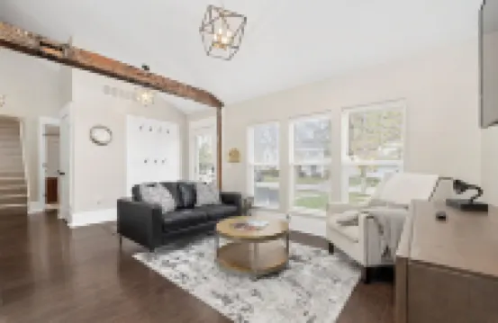 Modern Farmhouse in Charming Neighborhood Walking Distance to Downtown Hotels in Auburn