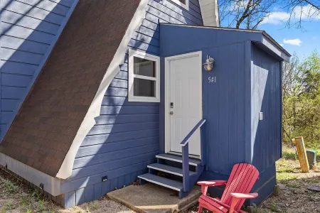 Black Oak TRL family Cabin for 6 (4 min.to BlackOak Ampith)Trees views & privacy